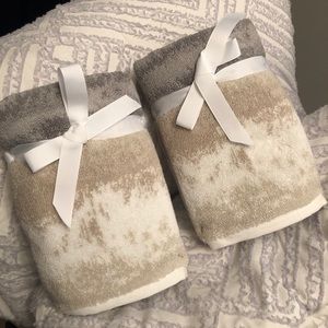 SOLD OUT Max studio beautiful cotton hand towels